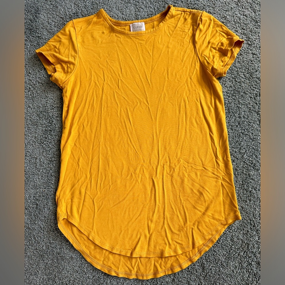 Soft baggy yellow t shirt